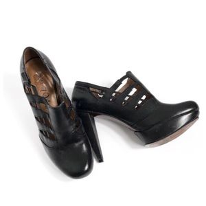No 704b. Black Leather Platform Side Cage Heels 38